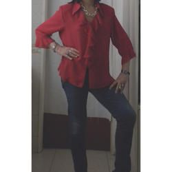Blusa con volados de crepe. Talle 4.
