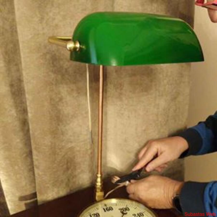 Lámpara estilo banquero
